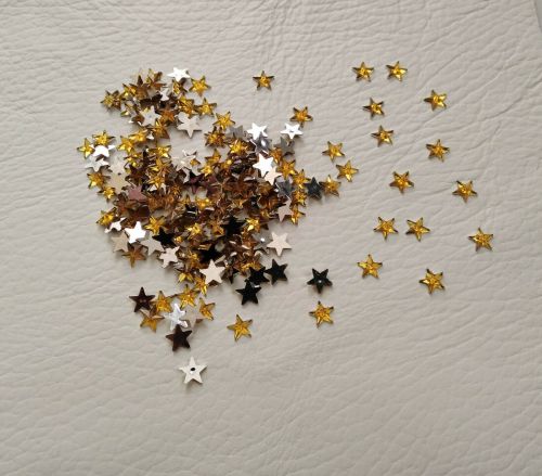 200 x 6mm Flat Back Stars in Topaz